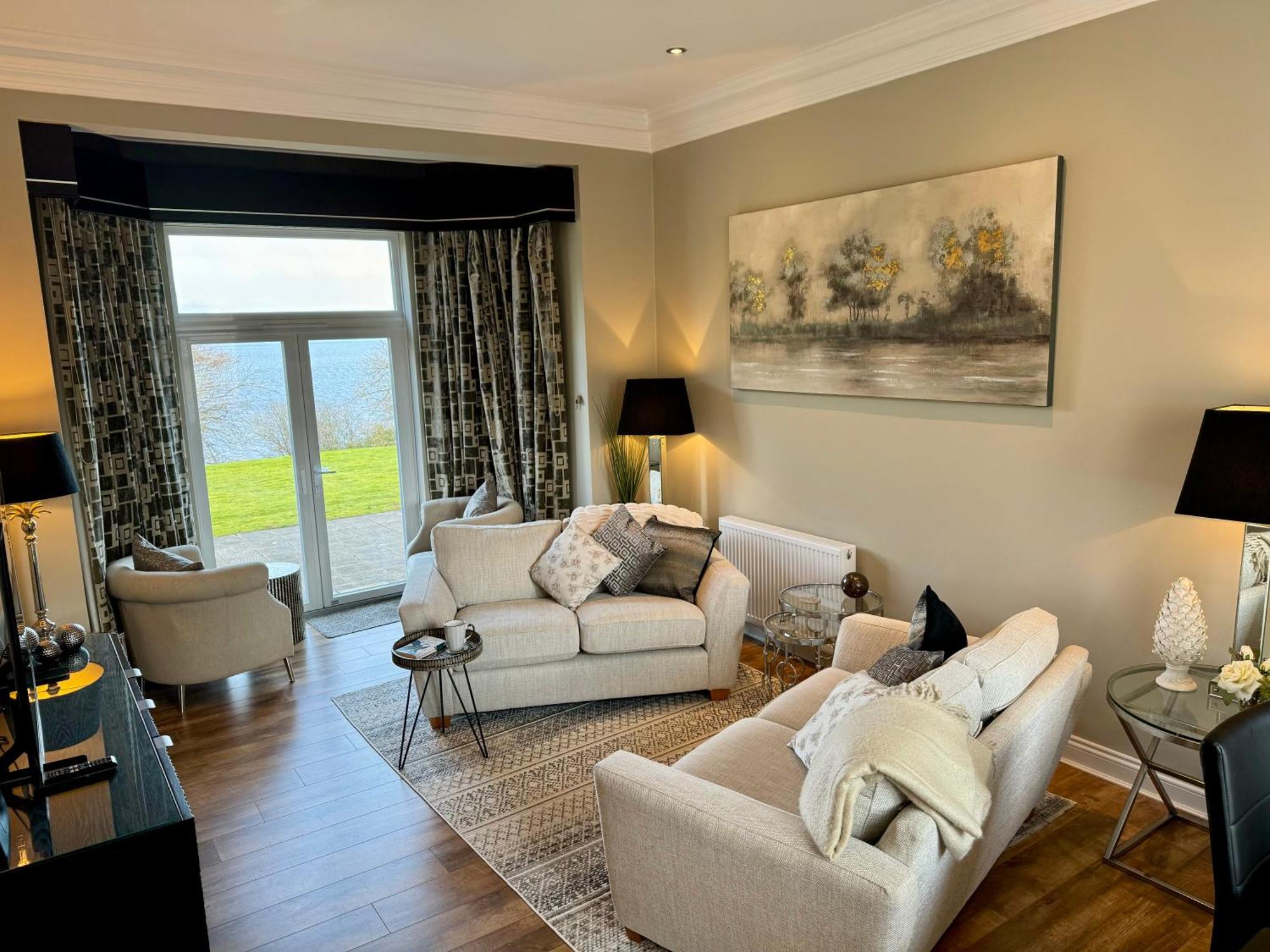 Loch View At Lomond Castle Apartment Balloch Bagian luar foto