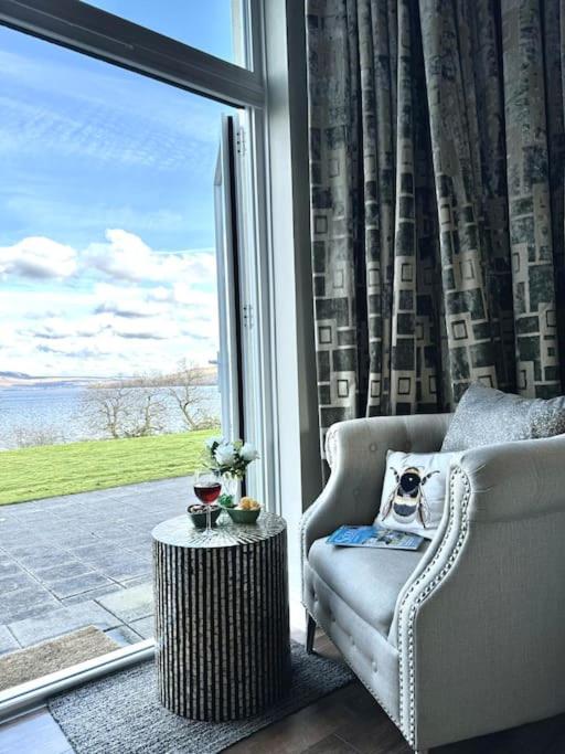 Loch View At Lomond Castle Apartment Balloch Bagian luar foto